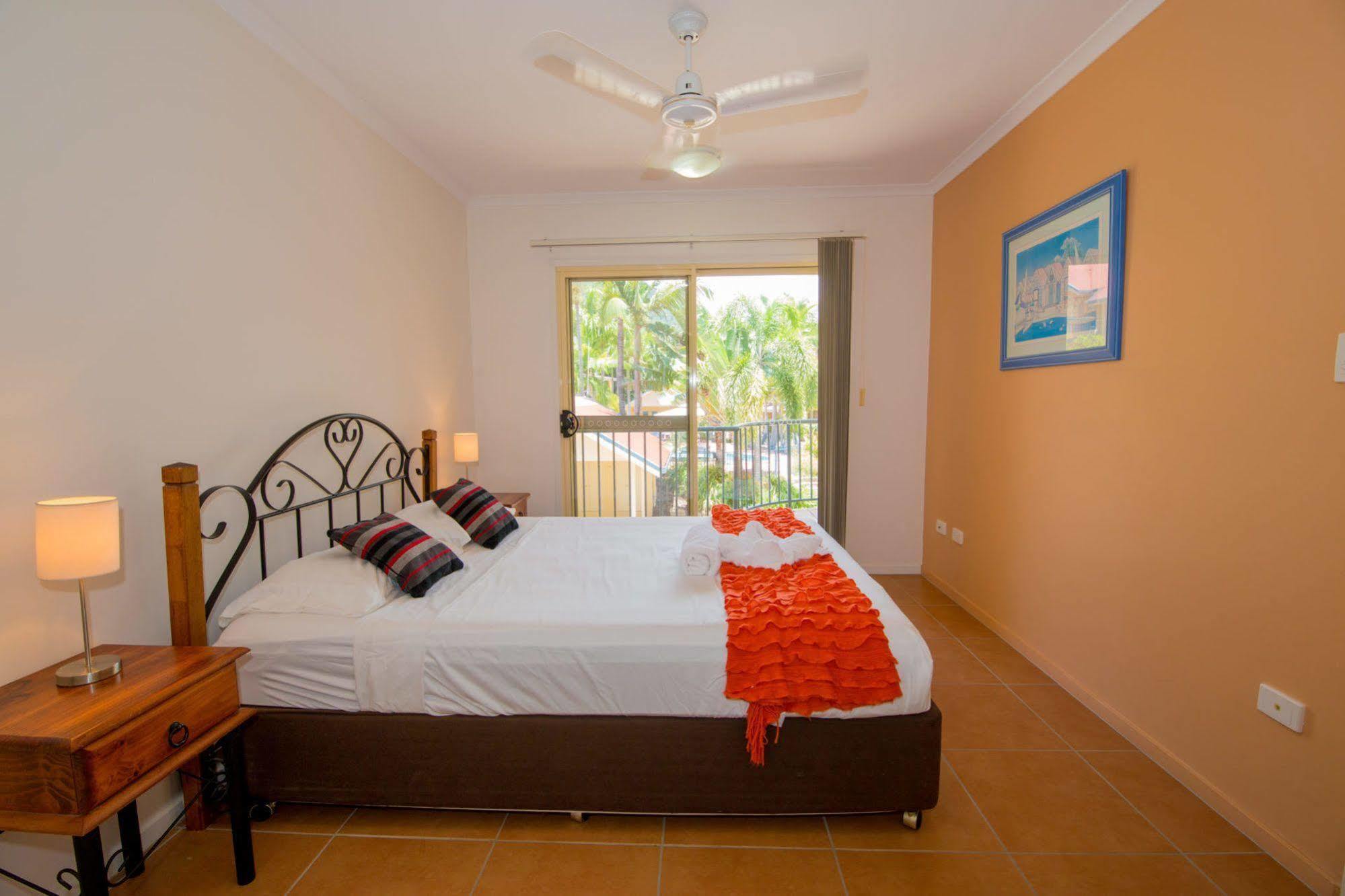 At Beach Court Holiday Villas Airlie Beach Kültér fotó