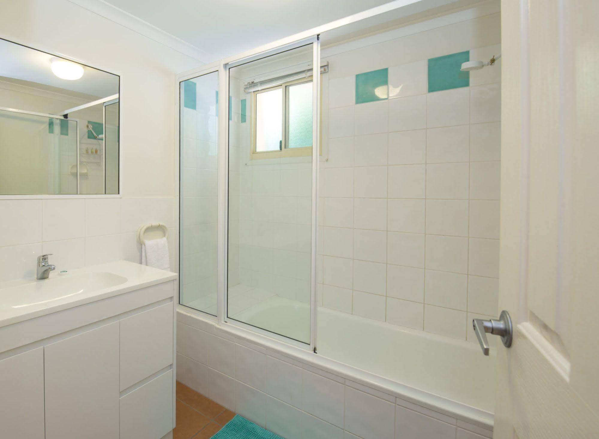 At Beach Court Holiday Villas Airlie Beach Kültér fotó