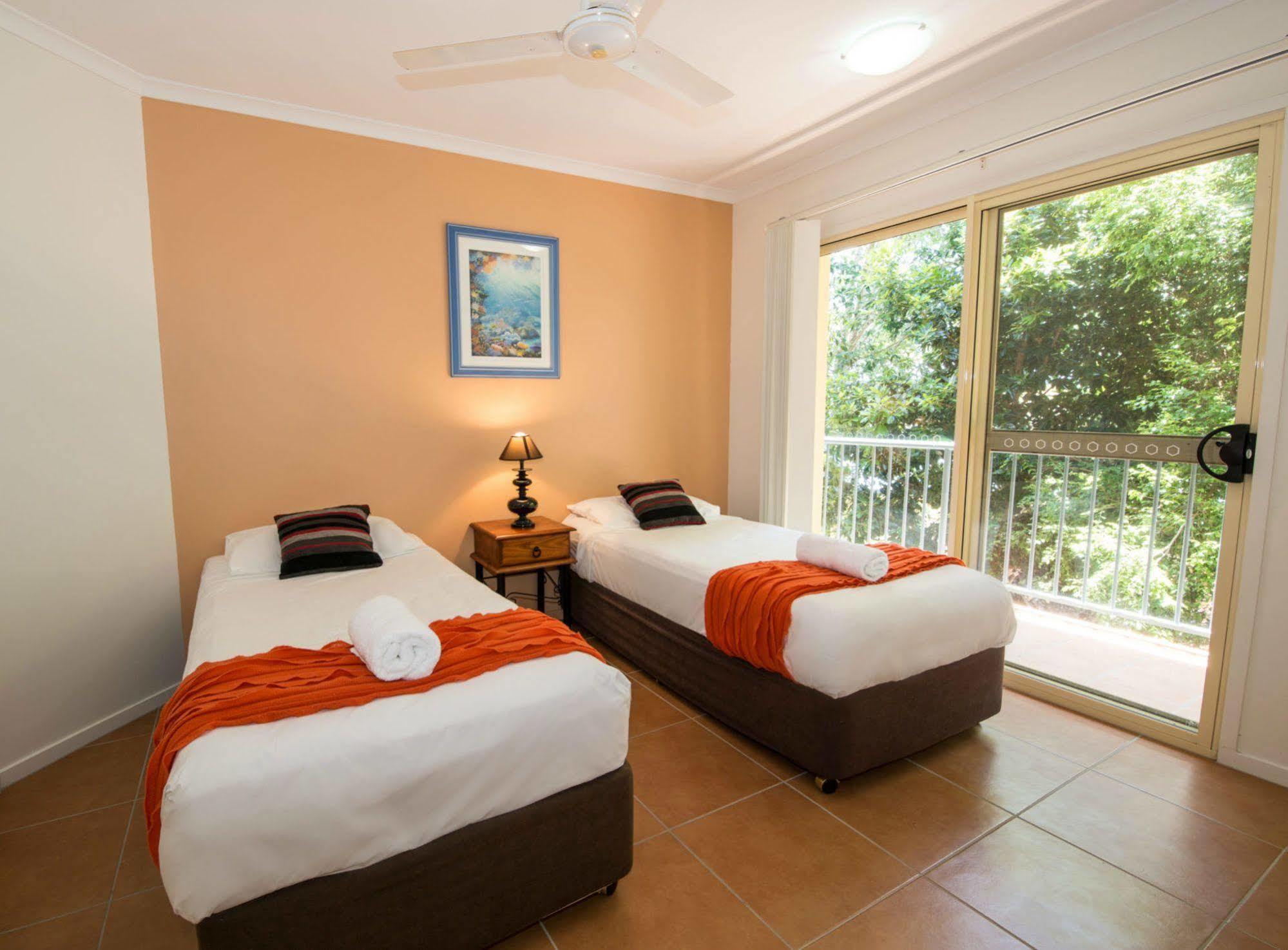 At Beach Court Holiday Villas Airlie Beach Kültér fotó