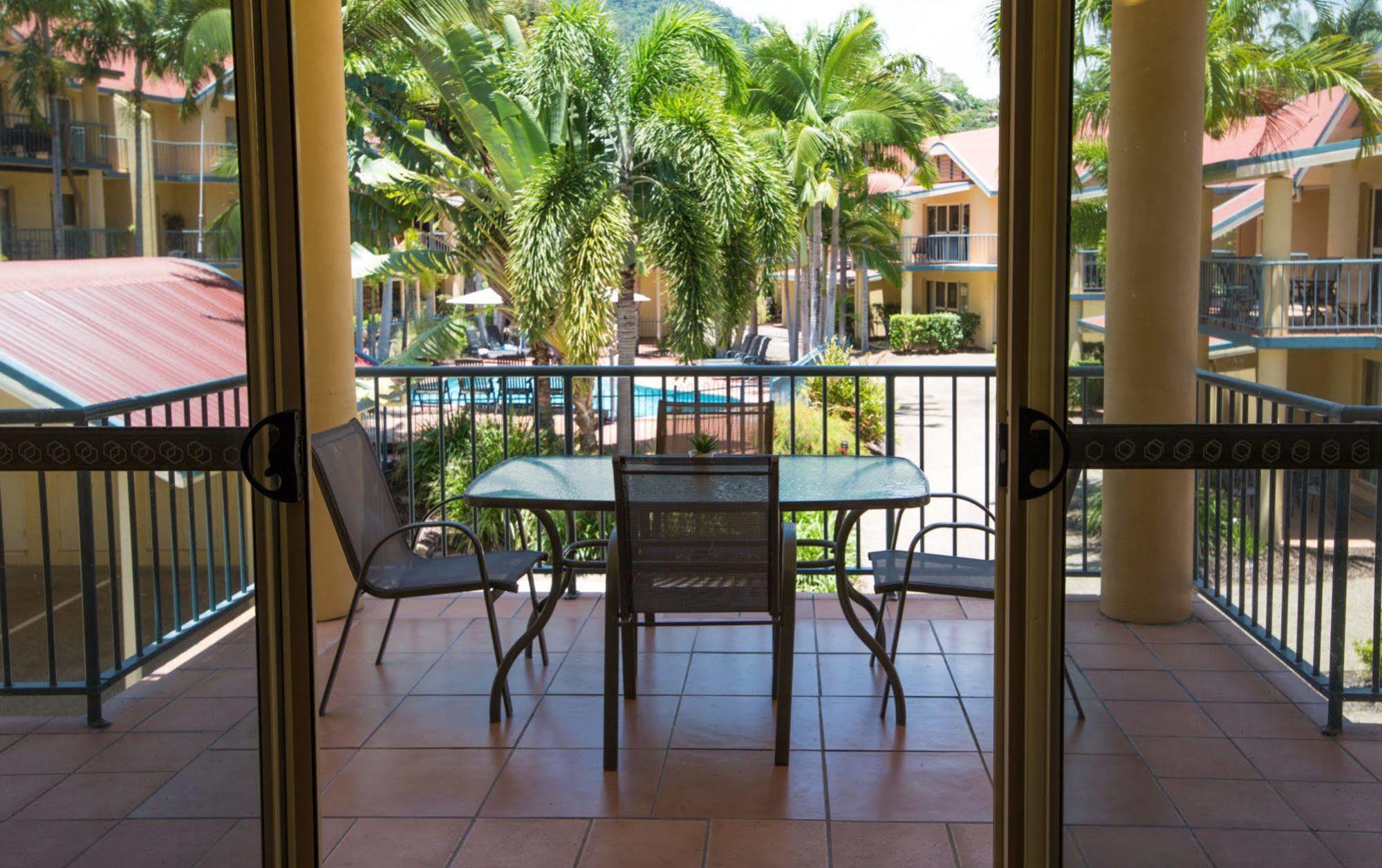 At Beach Court Holiday Villas Airlie Beach Kültér fotó