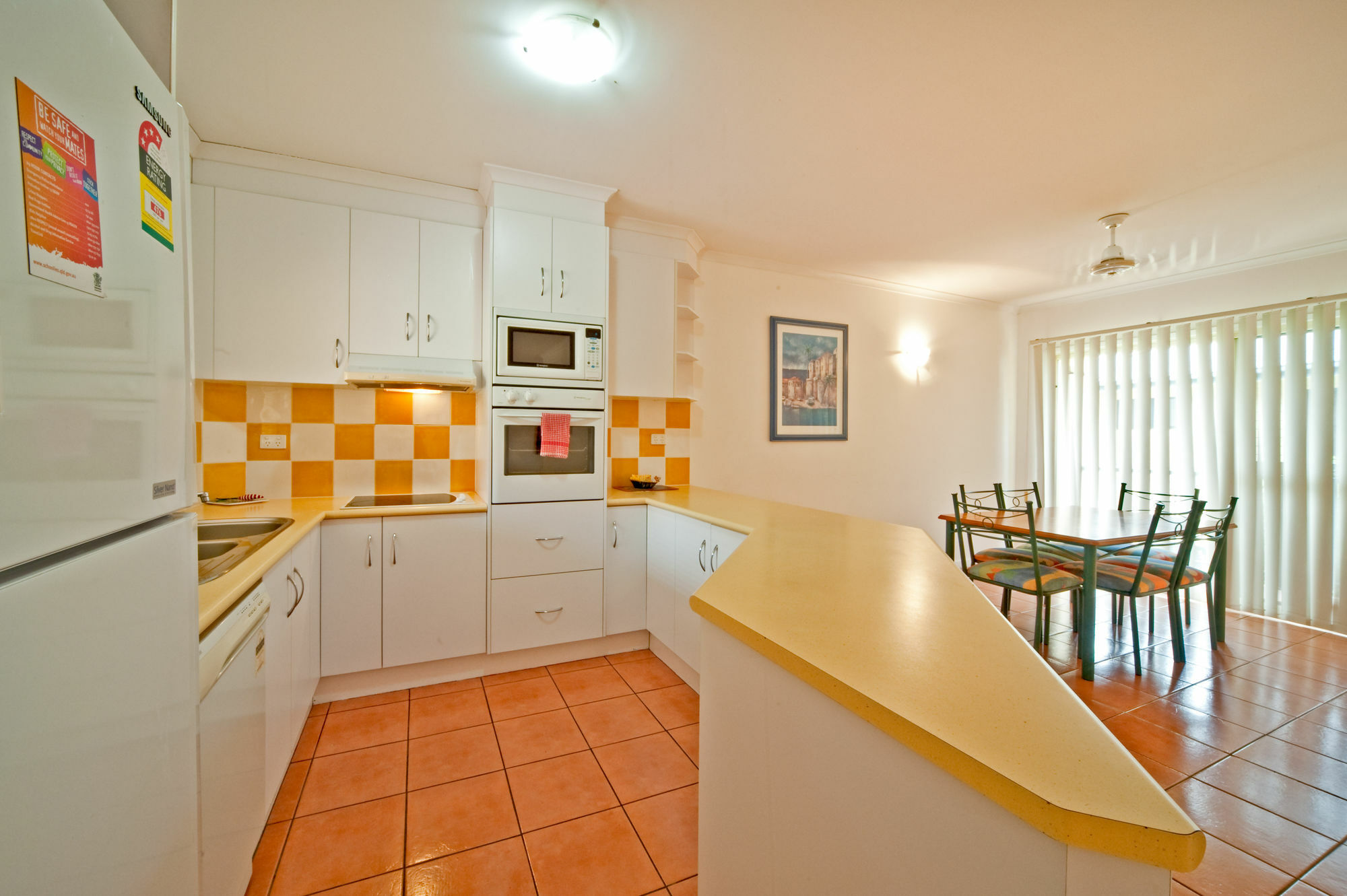 At Beach Court Holiday Villas Airlie Beach Kültér fotó