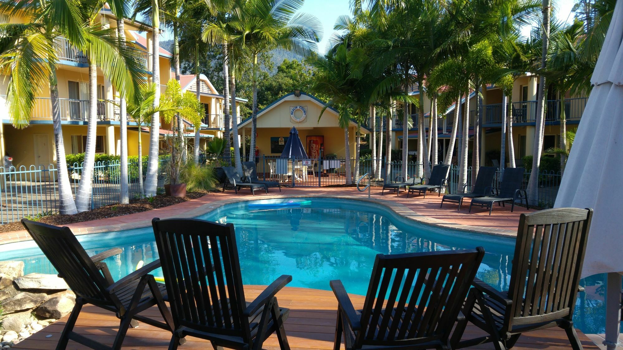 At Beach Court Holiday Villas Airlie Beach Kültér fotó